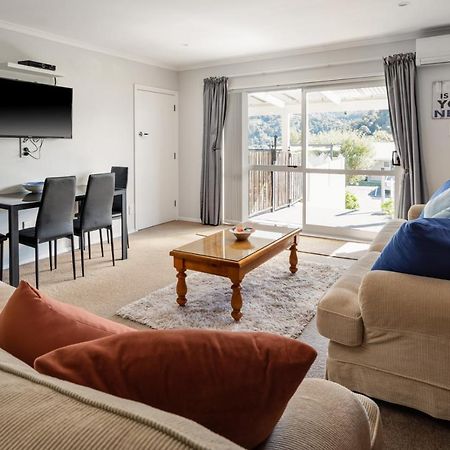 Fabulous Apartment With Private Spa Pool & Gym Picton Exterior photo